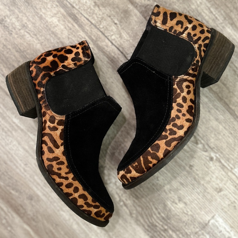 Matisse Leopard Black Brown Suede Chelsea Boots Heeled Animal Print Sz 7 EUC